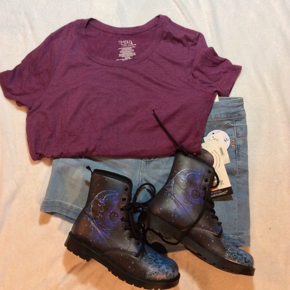 🤑BOGO🤑 CREW NECK, SHORT SLEEVE PURPLE T-SHIRT - Picture 3 of 11